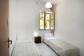 Appartament with private garden - Image 3