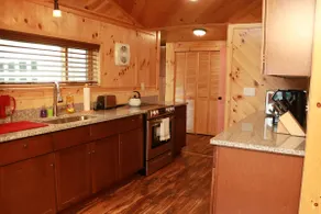 Dragonfly Cottage on Beautiful Mountainview Lake - Image 4