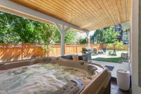 Lux 5 BR retreat, A/C, hot tub, fire pits, kayaks - Image 2