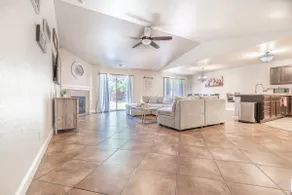 Beautiful & Spacious Home close to National Parks - Image 4