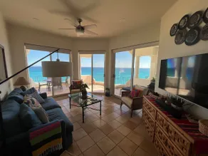 Ocean Front Ground Floor avec une vue imprenable sur l'océan à quelques pas de la plage - Image 2