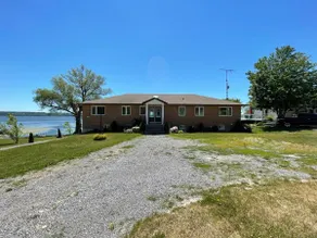 Beautiful Lakefront Retreat Rice Lake with HOT TUB - Image 4