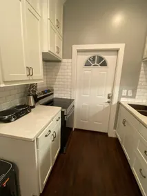 Stylish 1 bedroom studio with kitchenette - Image 4