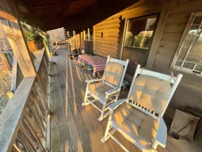 Spacious Log Cabin Retreat @ Honey Hollow in NWA - Image 2