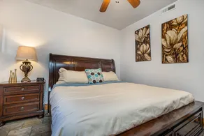 Impressive Private 2BR Suite w/Parking Univ. Area - Image 4