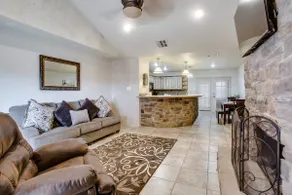 Updated townhome near TTU & Medical District - Image 4