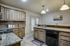 Updated townhome near TTU & Medical District - Image 5