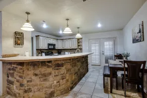 Updated townhome near TTU & Medical District - Image 3