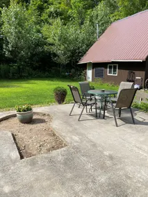 2 bedroom apt in a comfortable quiet setting - Image 2