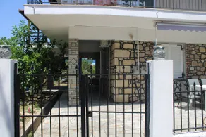 Lovely Sea House - Image 3