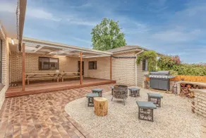 Next to Bathurst Golf Club 5 Bed Large Home - Image 4