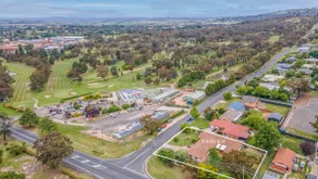 Next to Bathurst Golf Club 5 Bed Large Home - Image 2