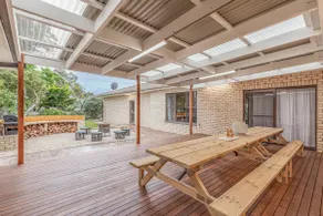 Next to Bathurst Golf Club 5 Bed Large Home - Image 3