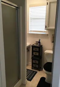 Adorable 3 room guest house w/ pool and amenities - Image 3