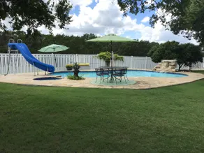 Adorable 3 room guest house w/ pool and amenities - Image 2