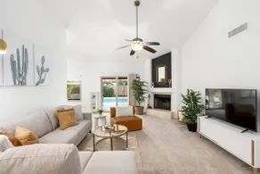 Valvista living, modern home with pool - Image 5