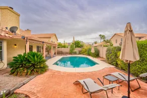 Valvista living, modern home with pool - Image 2