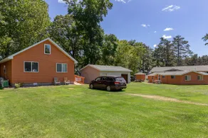 Farm Island Lk-Entire Cabin, Loaf N Leisure Resort - Image 3
