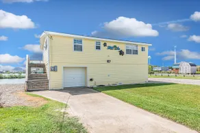 Waterfront! Front yard fishing! Amazing views! - Image 4