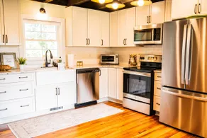 Romantic Cottage Nestled in the Blue Ridge - Image 2