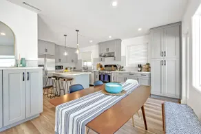 LUXURIOUS CRAFTSMAN HOME 3-BLOCKS AWAY FROM BEACH - Image 5