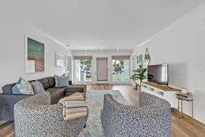 LUXURIOUS CRAFTSMAN HOME 3-BLOCKS AWAY FROM BEACH - Image 4