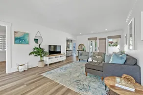 LUXURIOUS CRAFTSMAN HOME 3-BLOCKS AWAY FROM BEACH - Image 3