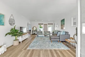 LUXURIOUS CRAFTSMAN HOME 3-BLOCKS AWAY FROM BEACH - Image 2