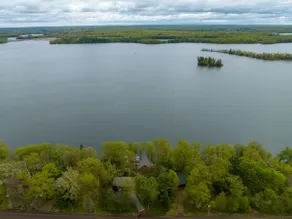 Beautiful Lakeside Cabin on Long Lake - Image 3