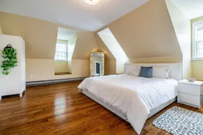 Boston Harbor Waterfront House - Image 3