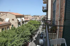 Super Bright Apt With Balcony In The Old Town - Image 2