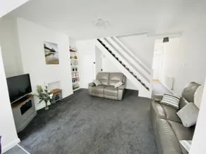 5 min walk to beach, free on street parking - Image 3