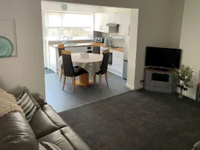 5 min walk to beach, free on street parking - Image 2