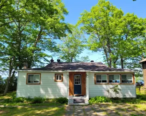Waterfront Beach Cottage in Constance Bay Ottawa - Image 2