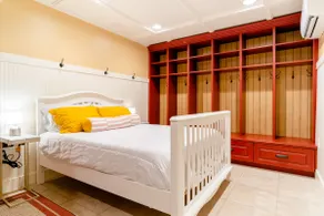 Perfectly Secluded & Secure Mountainside 1-Bed/Bth - Image 4