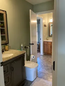 Cheerful 3 brm entire home w/free parking - Image 2