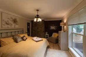 Luxury Cottage 3 BR 1 BA, w/ King Bed, Wifi, & AC - Image 3