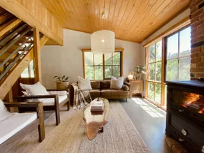 The Barn - 5 Acres of Idyllic Bushland With Views - Image 2