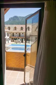 Aguilar accommodation, with electric vehicle charger - Image 5