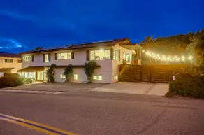 Coastal Retreat • 8BR/7BA Steps to Moonlight Beach - Image 2