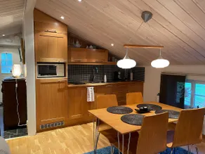 Cozy guest house with hot tub in coastal area - Image 3