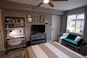 Little Sugar Hideaway | Pet-Friendly NWA Retreat - Image 5