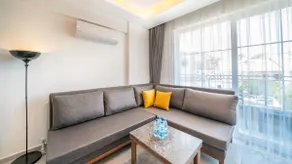 Midpoint Suites - Studio Suite 208 - Image 4