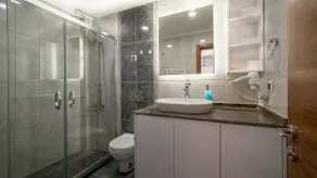 Midpoint Suites - Studio Suite 208 - Image 5