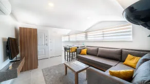 Midpoint Suites - Roof Suite 301 - Image 2
