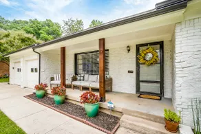 Entire 4BR Home Next to Fort Worth River District - Image 2