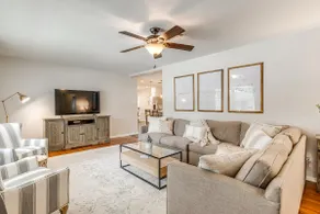 Entire 4BR Home Next to Fort Worth River District - Image 4