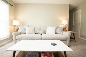 Cheerful and Clean -3 Bedroom Maumee home - Image 2