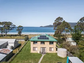 Absolute Beachfront Adventure Bay  - Image 2