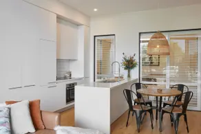 Kingston Waterfront Retreat - Image 3